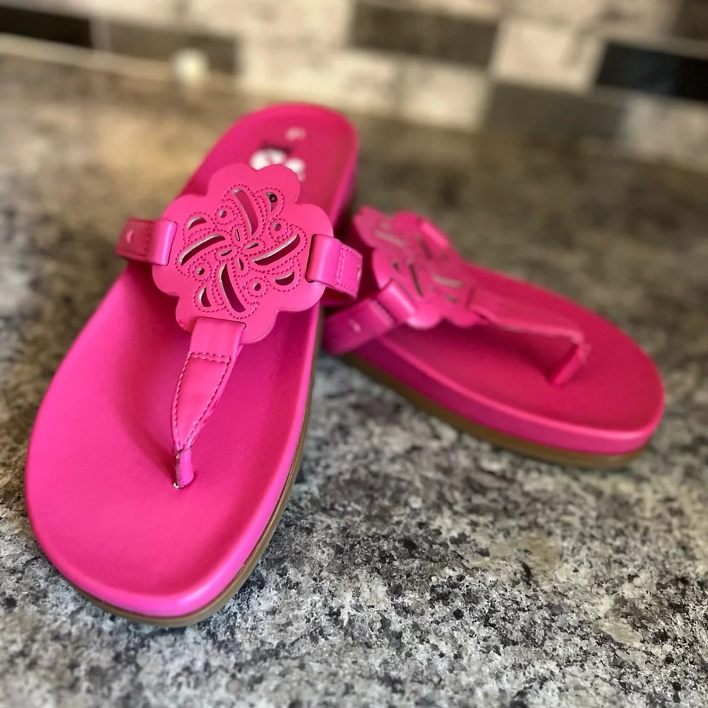 Sam & Libby Women's Alexandra Thong Footbed Sandal - Picture 7 of 9